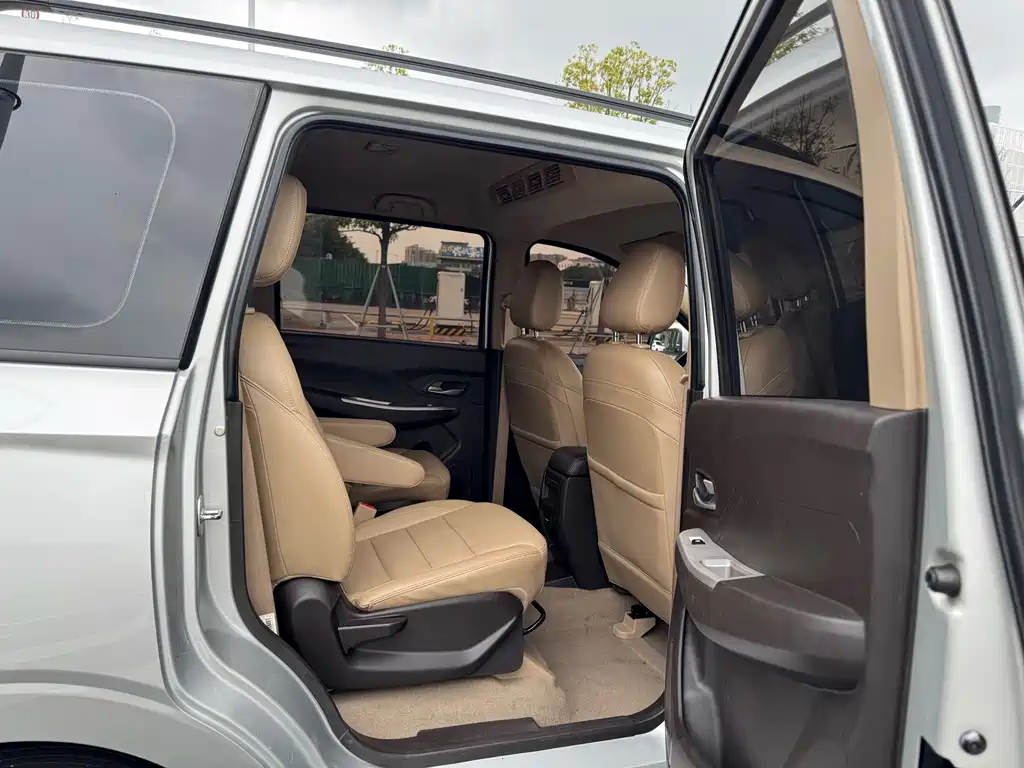 Wuling Hongguang — миниатюра 11