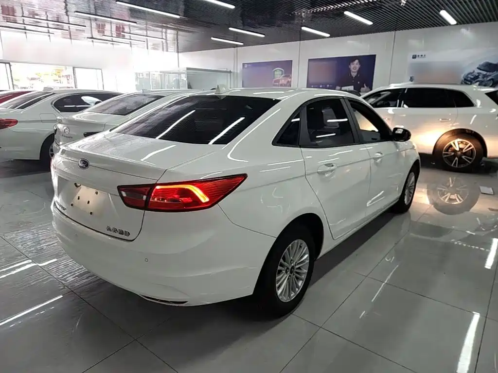 Ford Escort — миниатюра 7