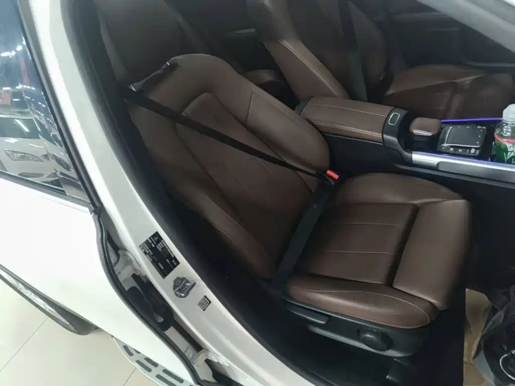 Mercedes-Benz GLB — миниатюра 25
