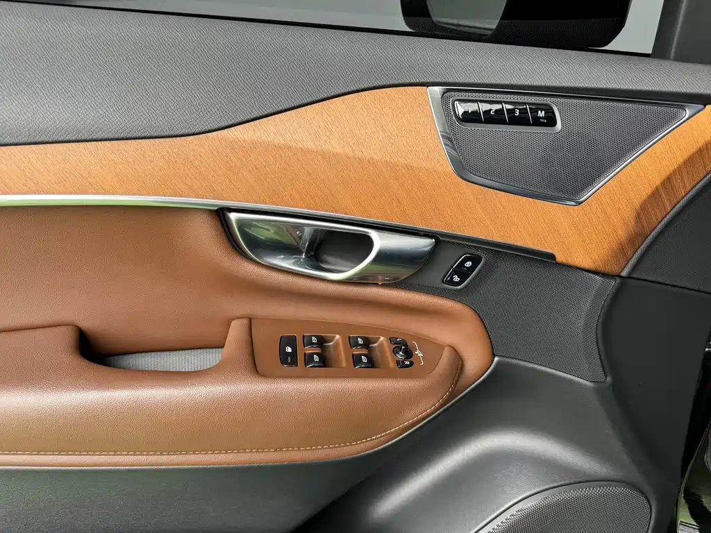 Volvo XC90 — миниатюра 10