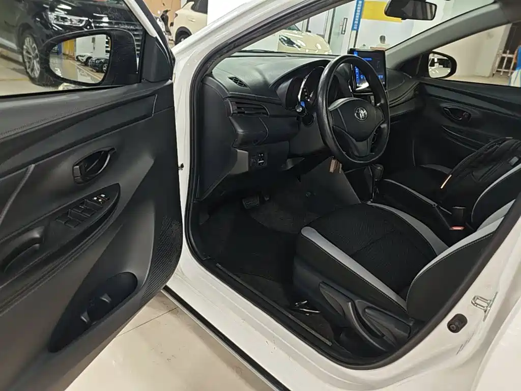 Toyota Yaris L — миниатюра 16
