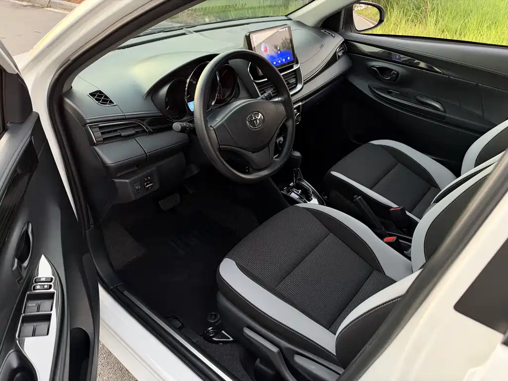 Toyota Yaris L — миниатюра 7