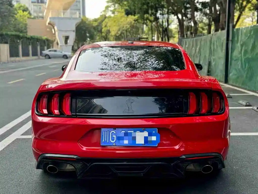 FORD MUSTANG