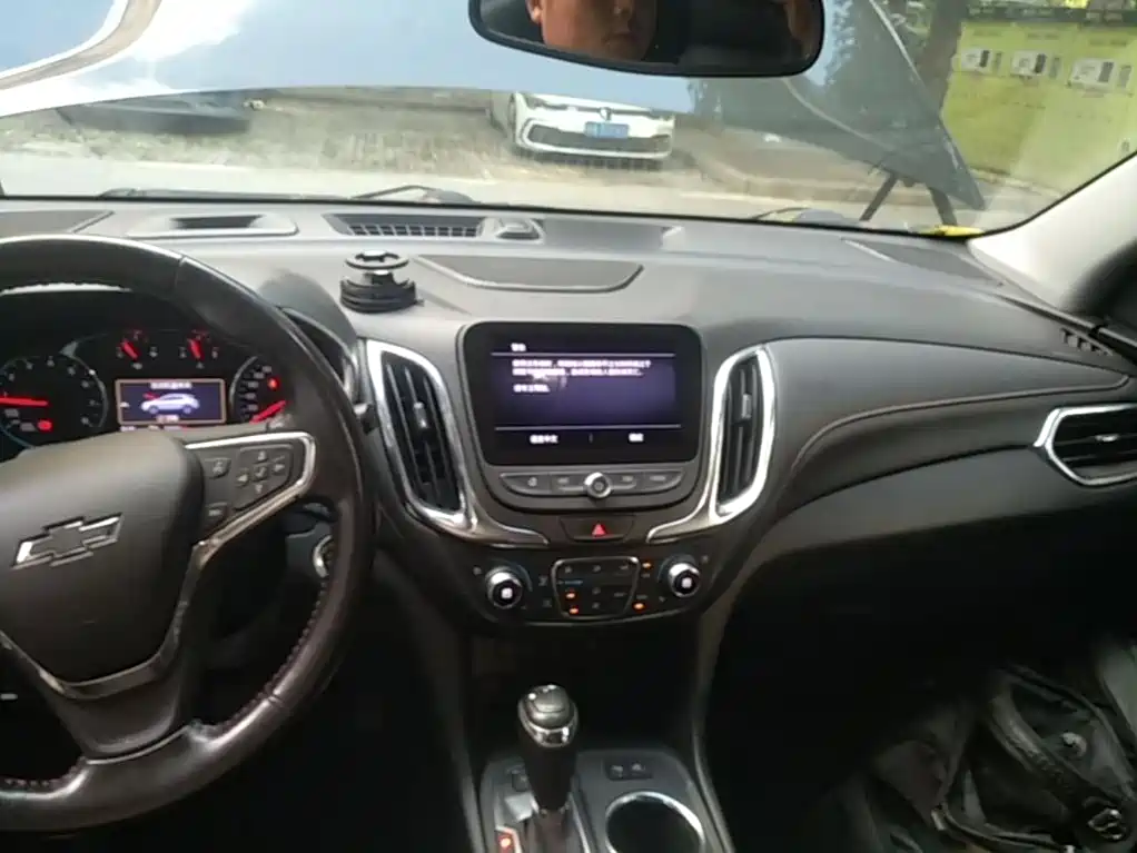 Chevrolet Equinox — миниатюра 10