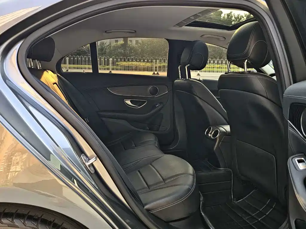 Mercedes-Benz C-Class — миниатюра 16