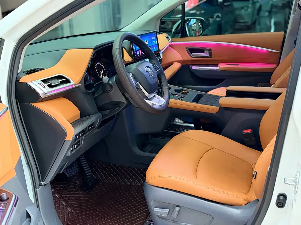 Toyota Granvia — миниатюра 4
