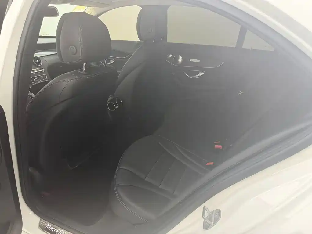 Mercedes-Benz C-Class — миниатюра 6