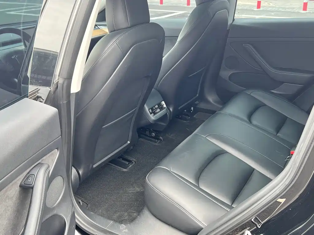 Tesla Model 3 — миниатюра 11