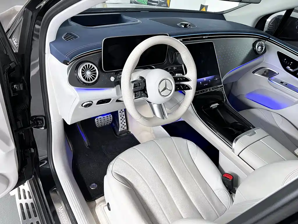Mercedes-Benz EQE SUV — миниатюра 9