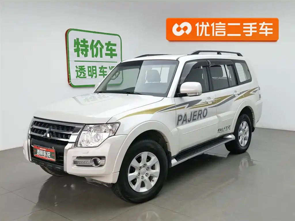 MITSUBISHI PAJERO