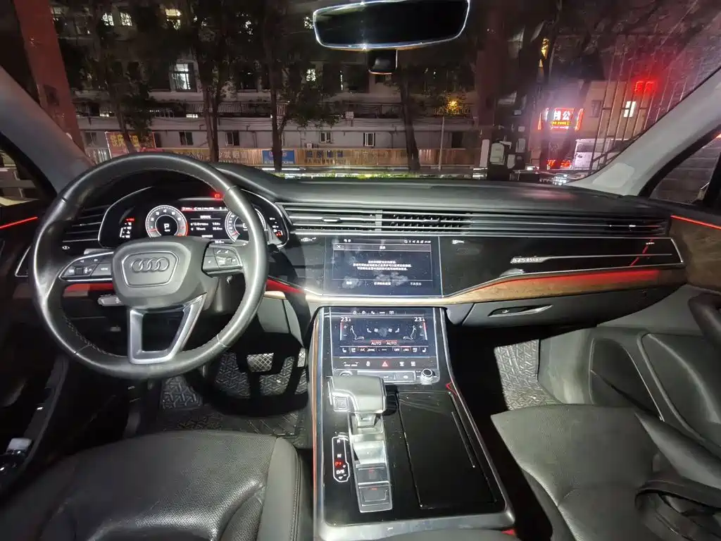 Audi Q7 — миниатюра 5