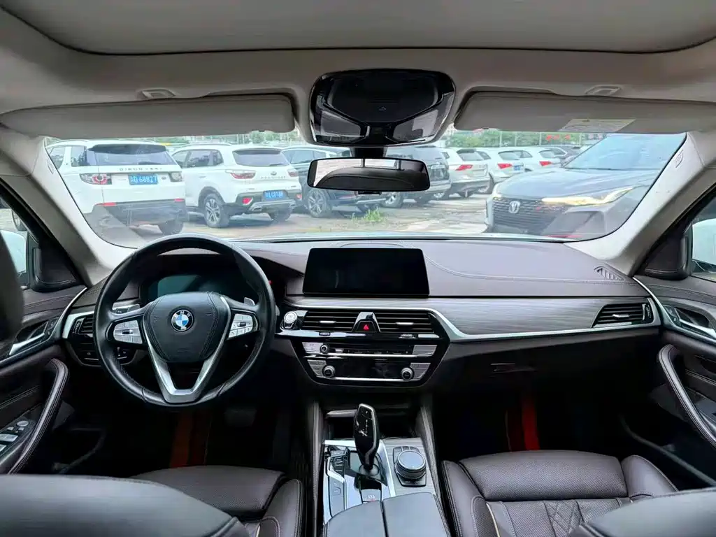BMW 5 Series — миниатюра 7