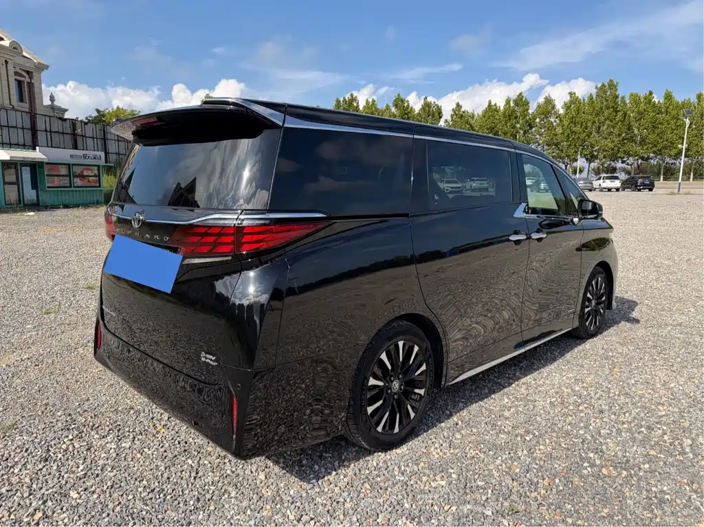 Toyota Alphard — миниатюра 10