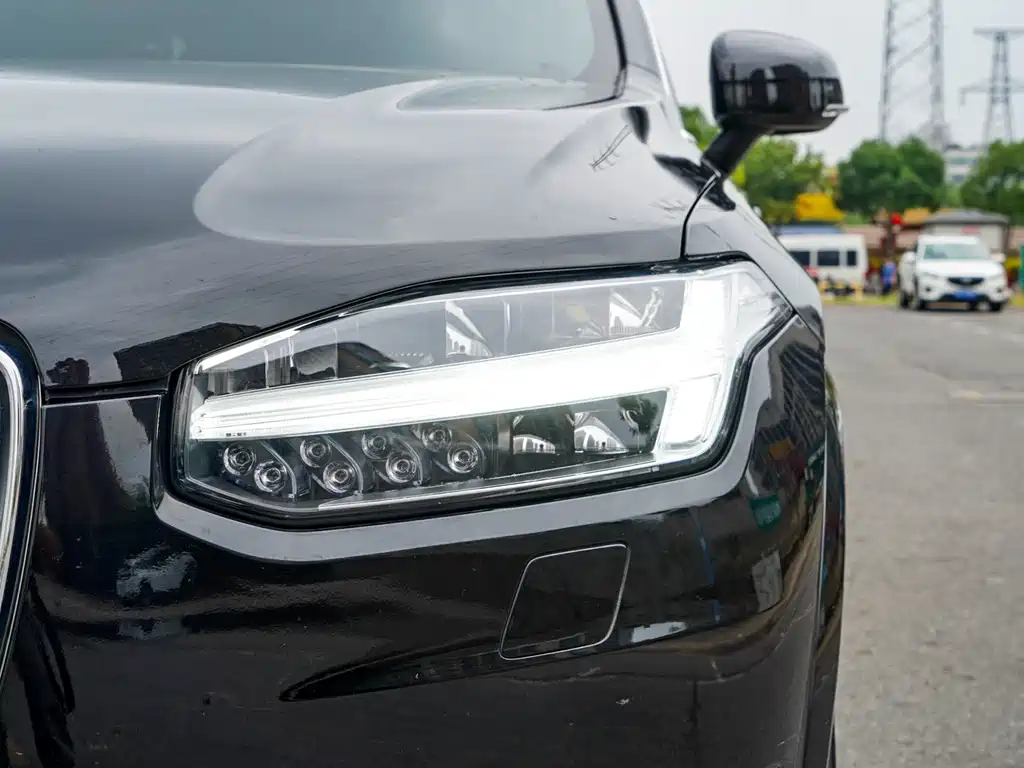 Volvo XC90 — миниатюра 8
