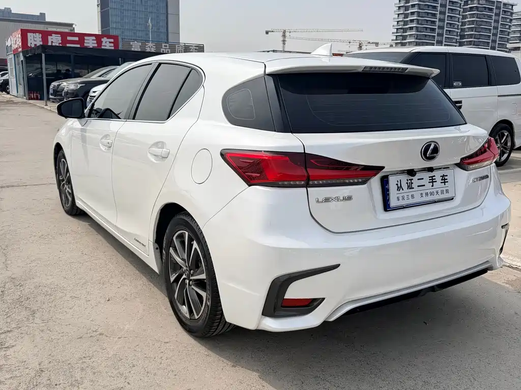 Lexus CT — миниатюра 4