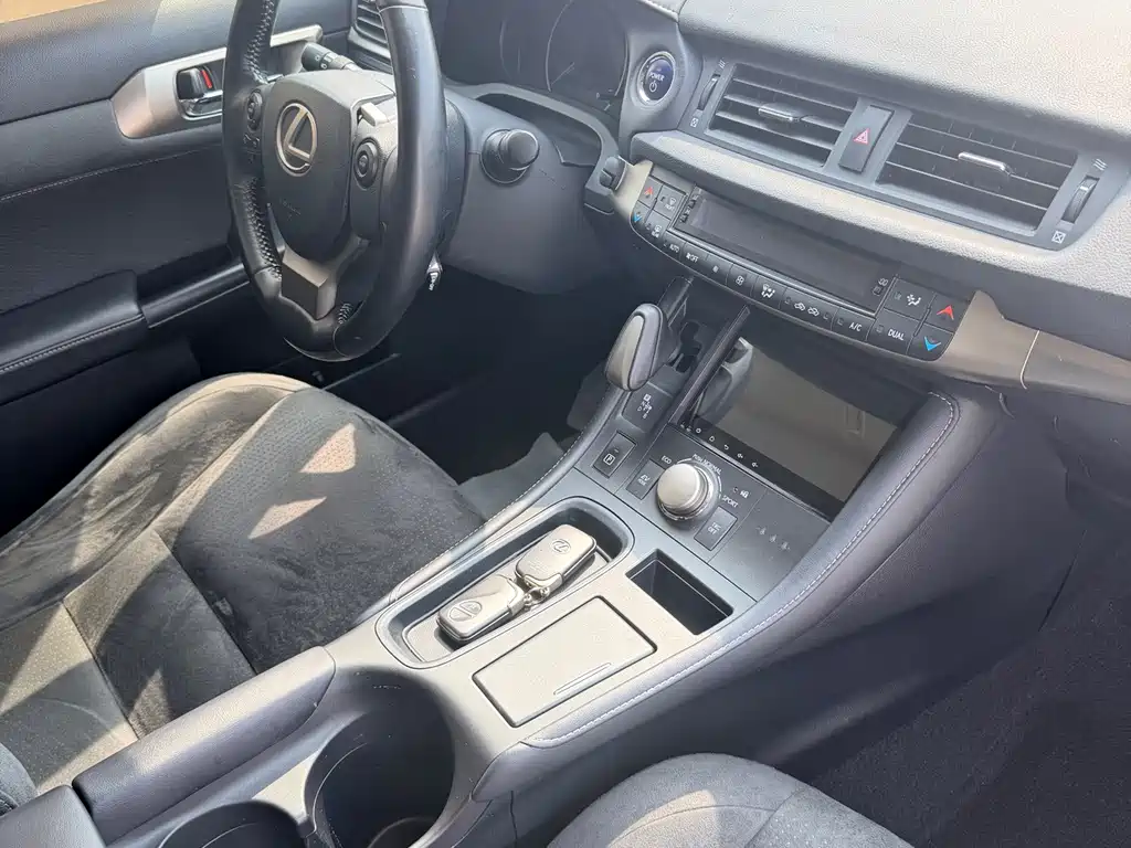 Lexus CT — миниатюра 16