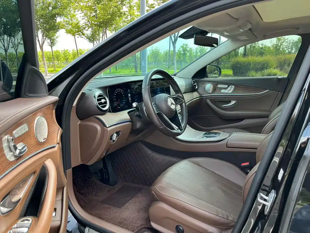 Mercedes-Benz E-Class — миниатюра 7