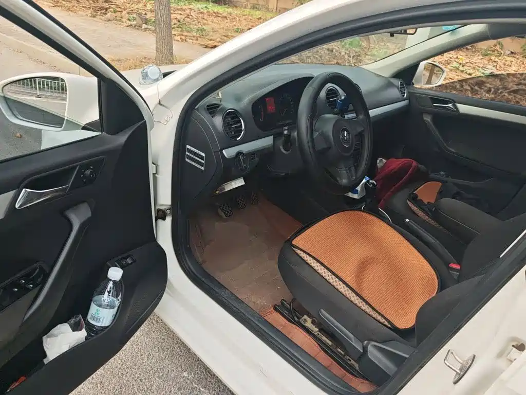 Volkswagen Jetta — миниатюра 12