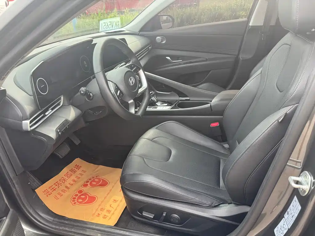 Hyundai Elantra 2023 1.5L CVT TOP Flagship