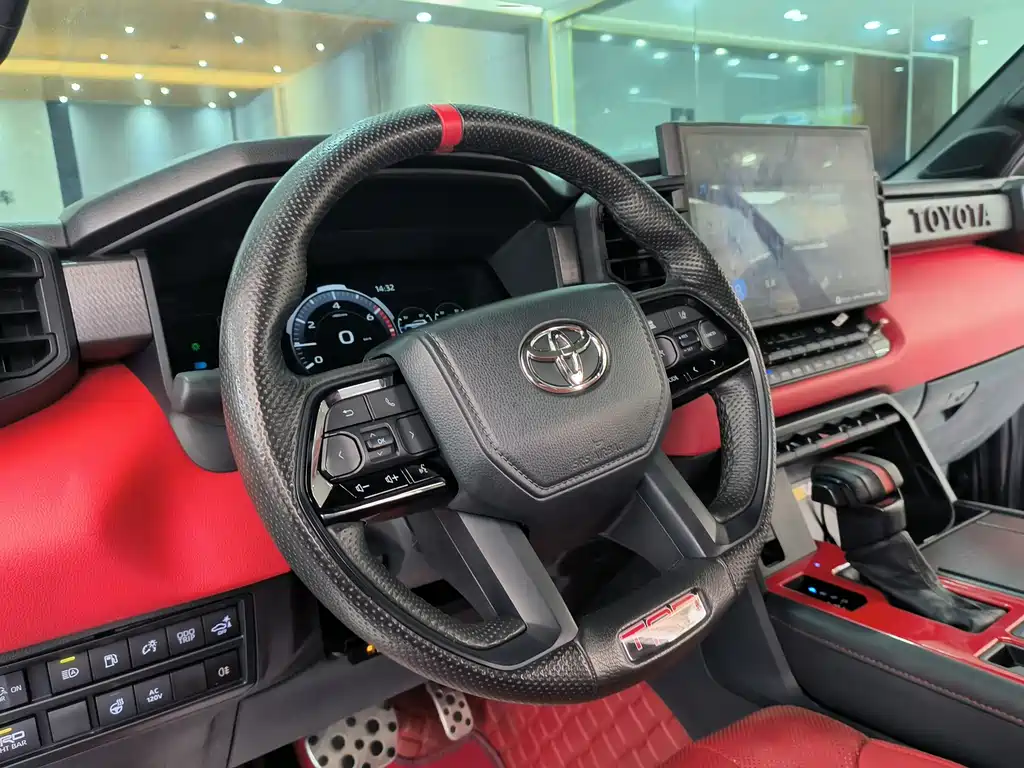 Toyota Sequoia — миниатюра 5
