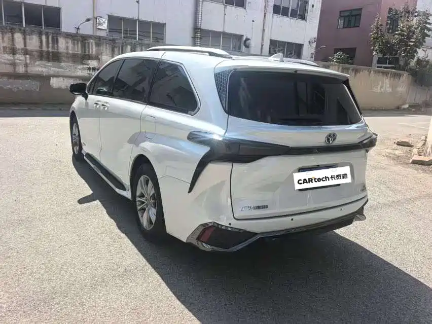 Toyota Sienna — миниатюра 3