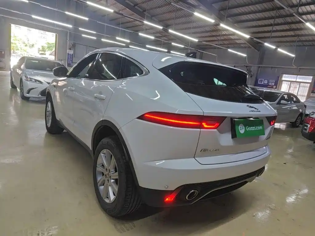 Jaguar E-PACE — миниатюра 5
