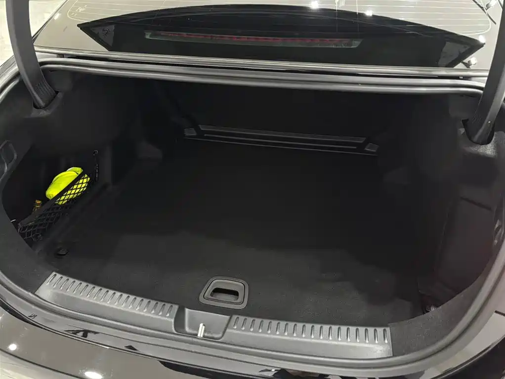 Mercedes-Benz E-Class E 2025 E 300 L Fashion