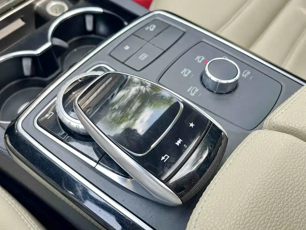 Mercedes-Benz GLE (Import) — миниатюра 19