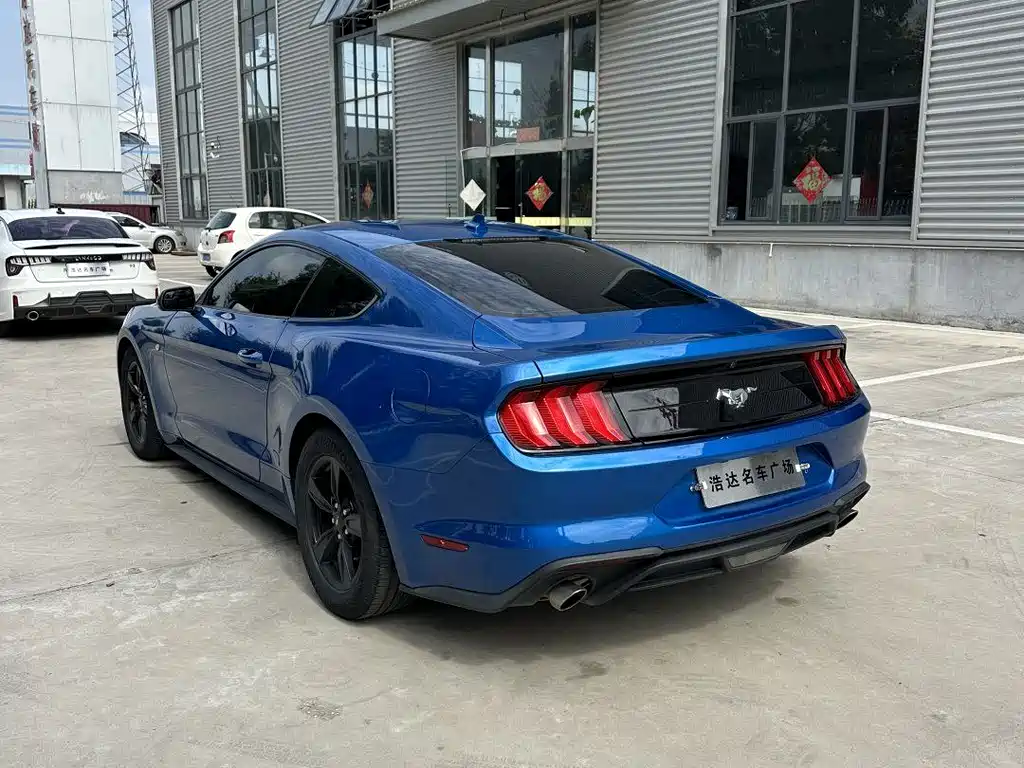 FORD MUSTANG