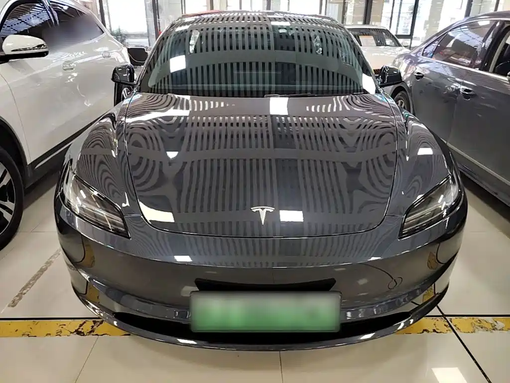 Tesla Model 3 — миниатюра 3