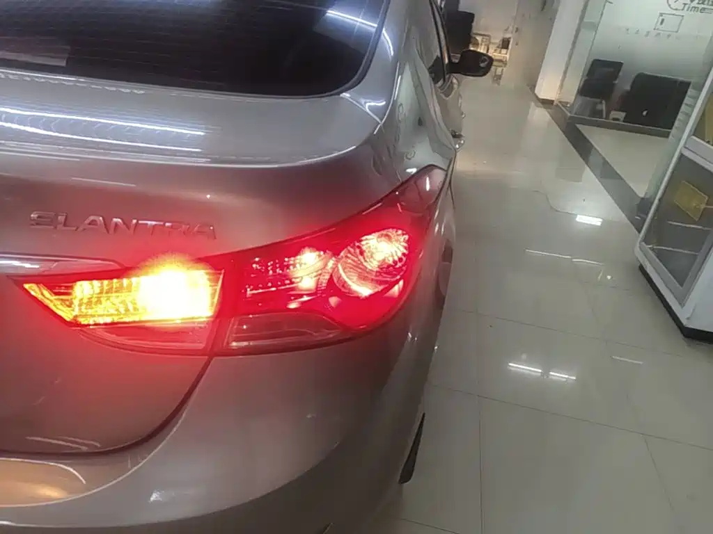 Hyundai Elantra Langdong — миниатюра 8