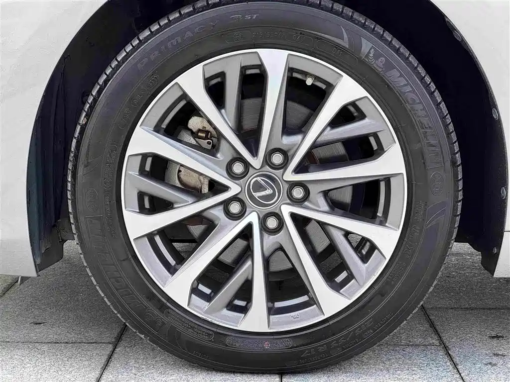 Lexus ES — миниатюра 23