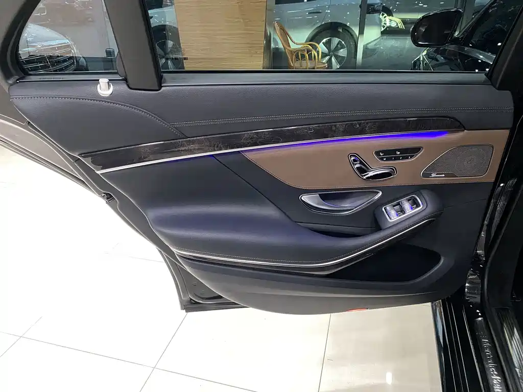 Mercedes-Benz S-Class — миниатюра 14