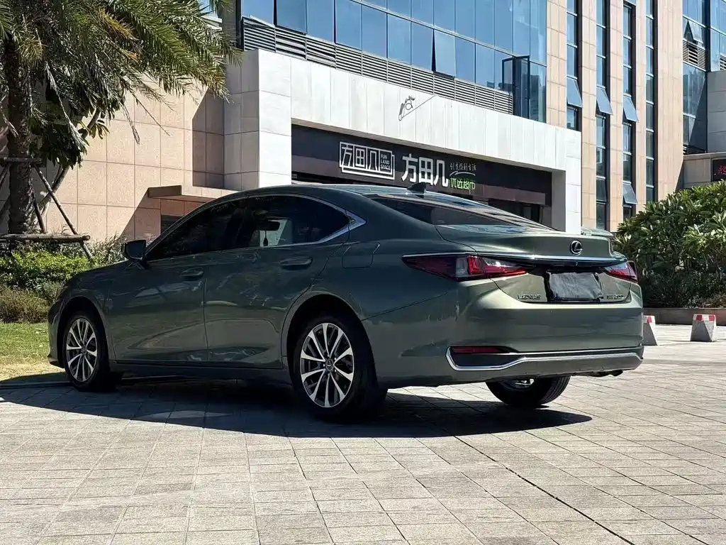 Lexus ES — миниатюра 4