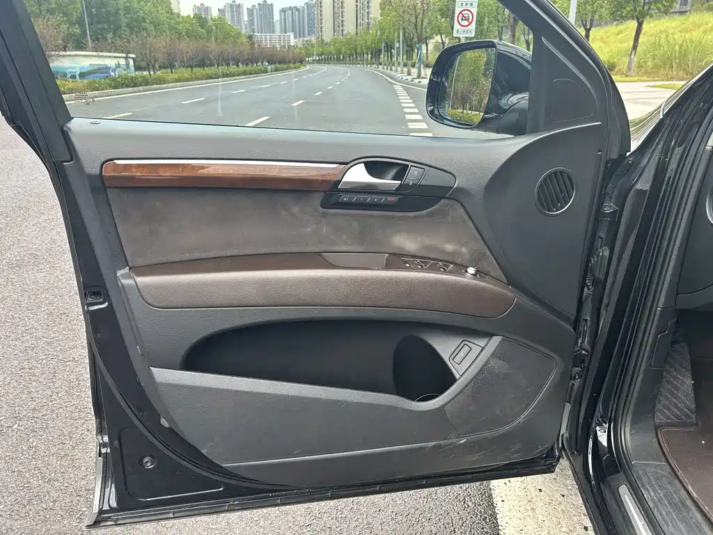 Audi Q7 — миниатюра 10
