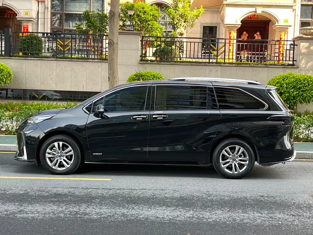 TOYOTA SIENNA