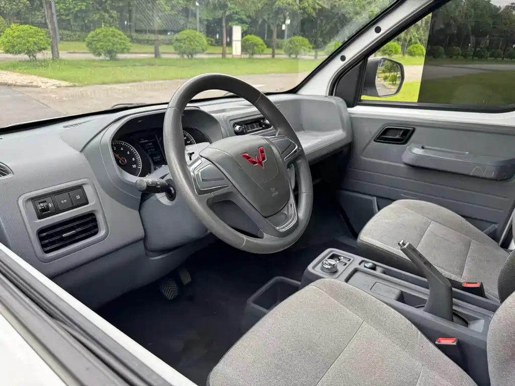 Wuling Yangguang — миниатюра 11