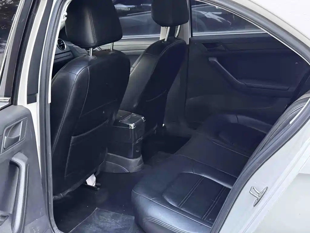Volkswagen Jetta — миниатюра 4