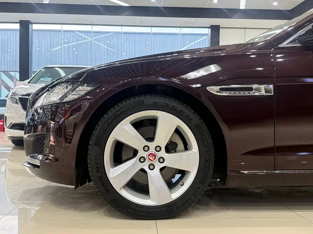 Jaguar XFL — миниатюра 2