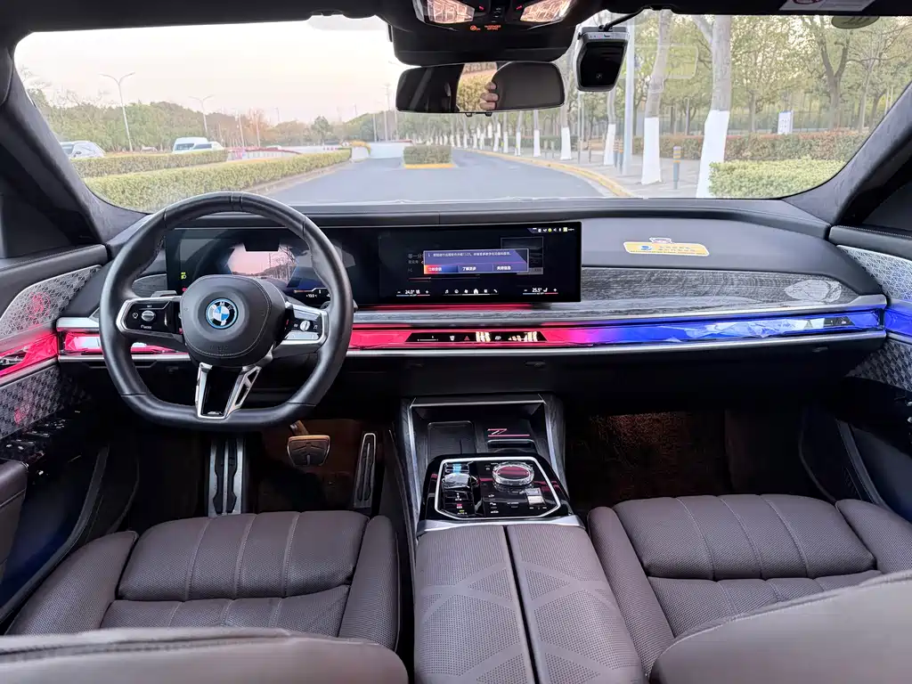 BMW I7