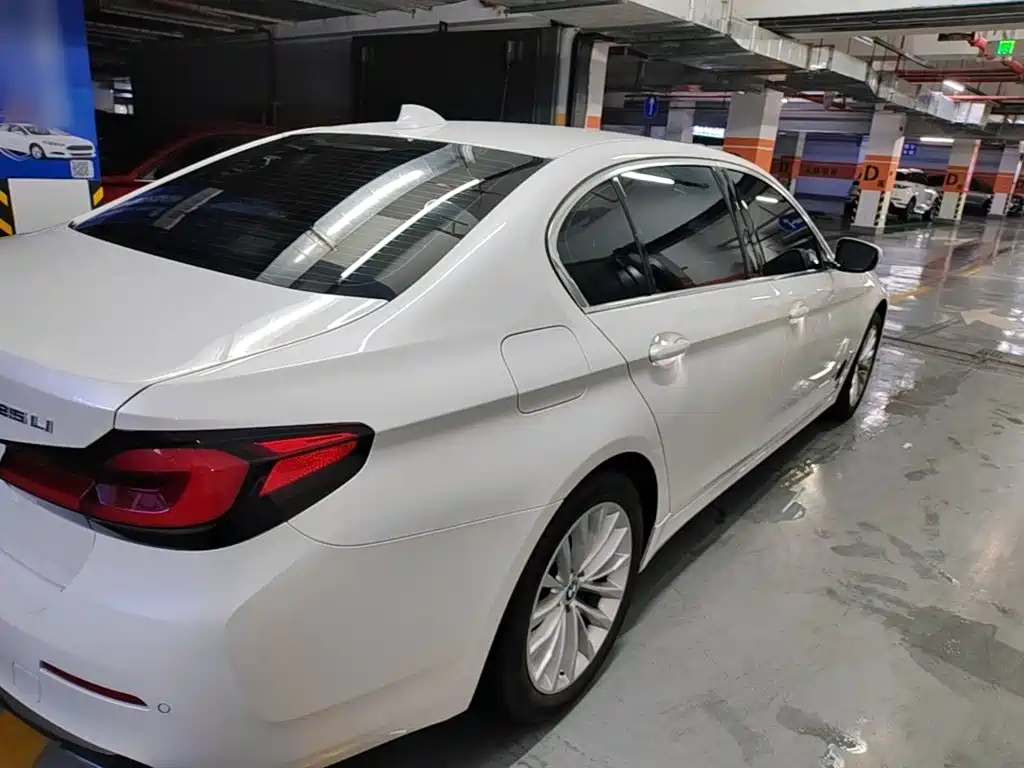 BMW 5 Series — миниатюра 7