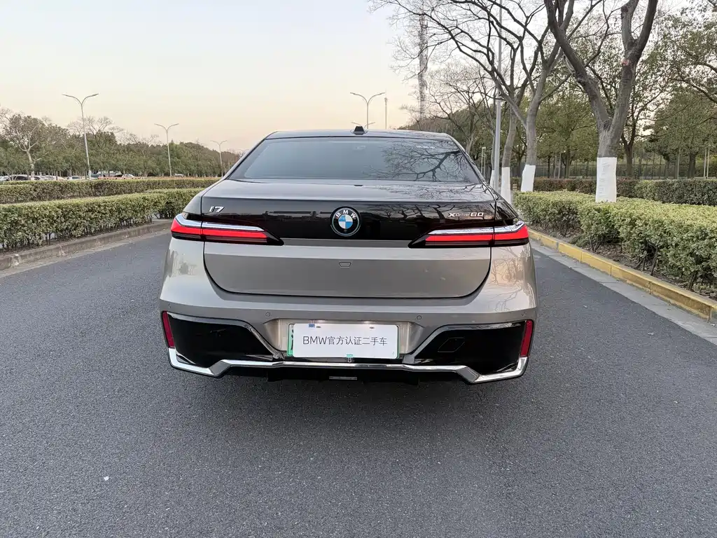 BMW I7