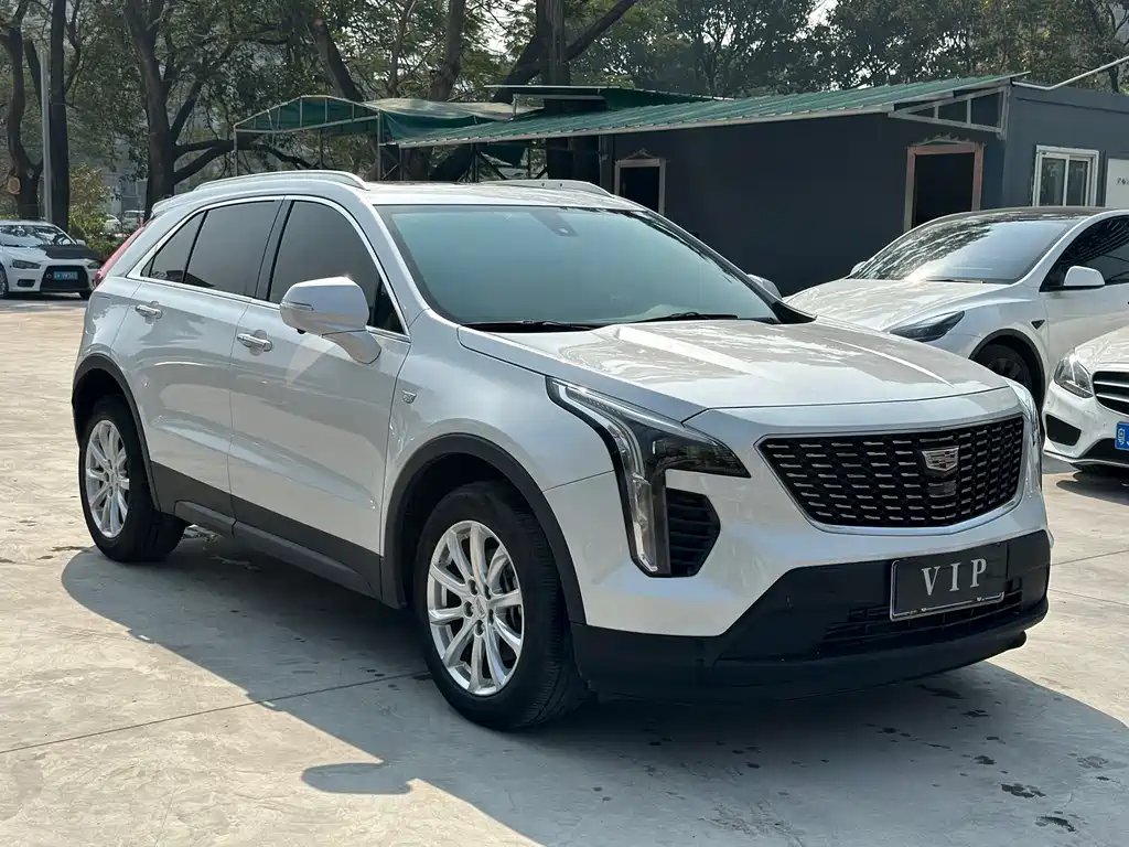 CADILLAC XT4