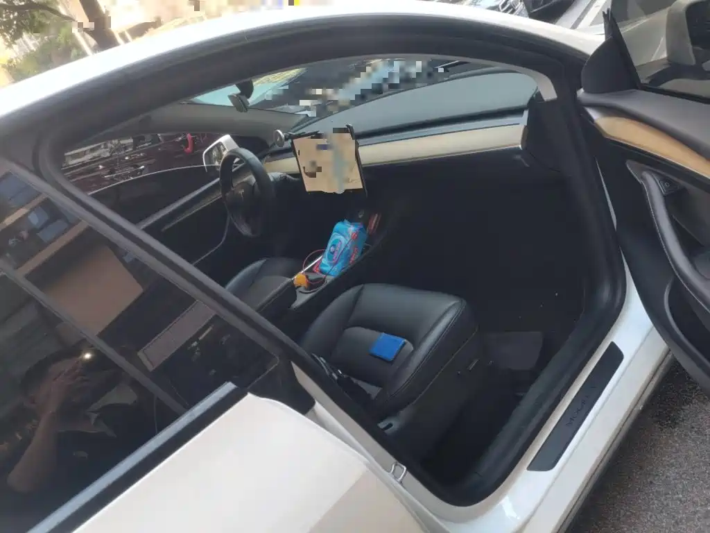 Tesla Model Y — миниатюра 19