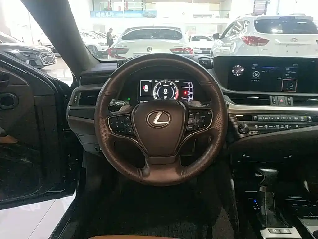 Lexus ES — миниатюра 11