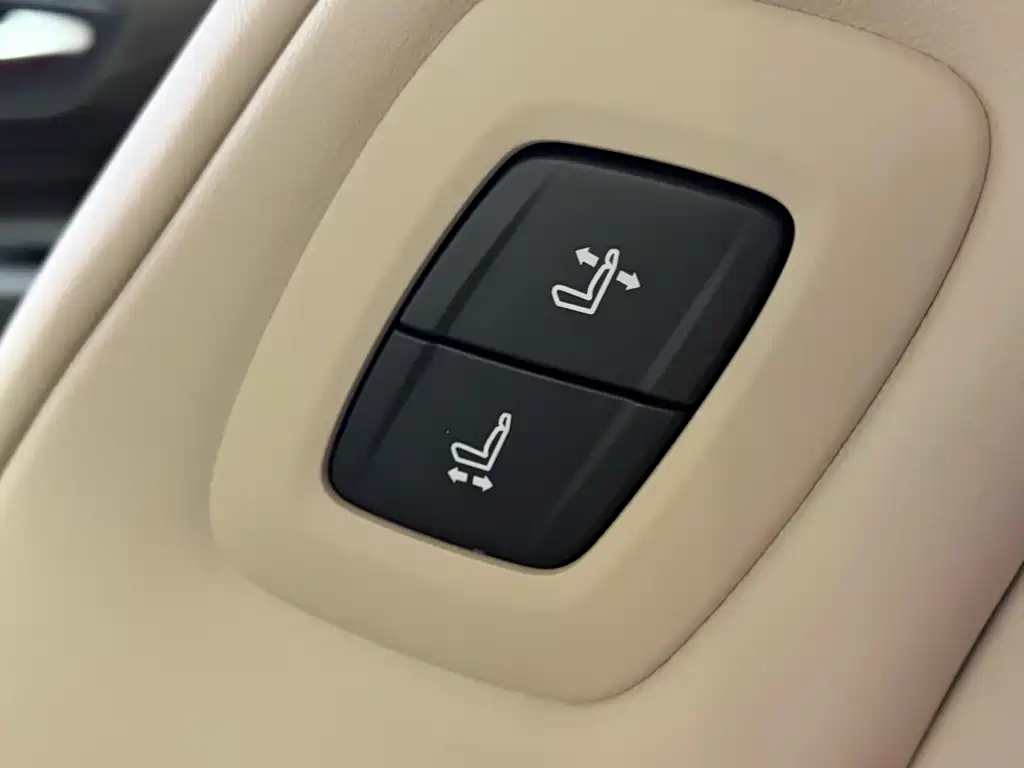 Toyota Alphard — миниатюра 20