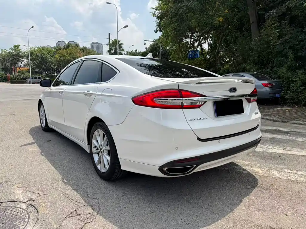 Ford Mondeo — миниатюра 7