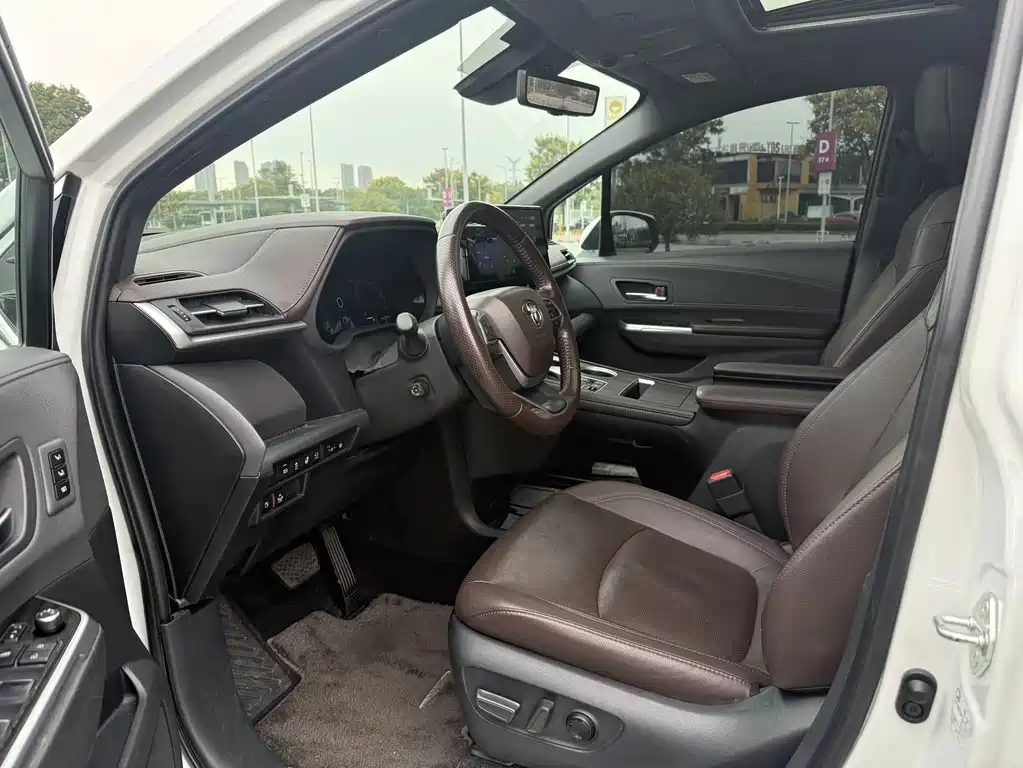 Toyota Sienna — миниатюра 8