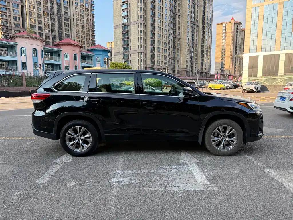 Toyota Highlander 2018 2.0T Elite 5 мест V