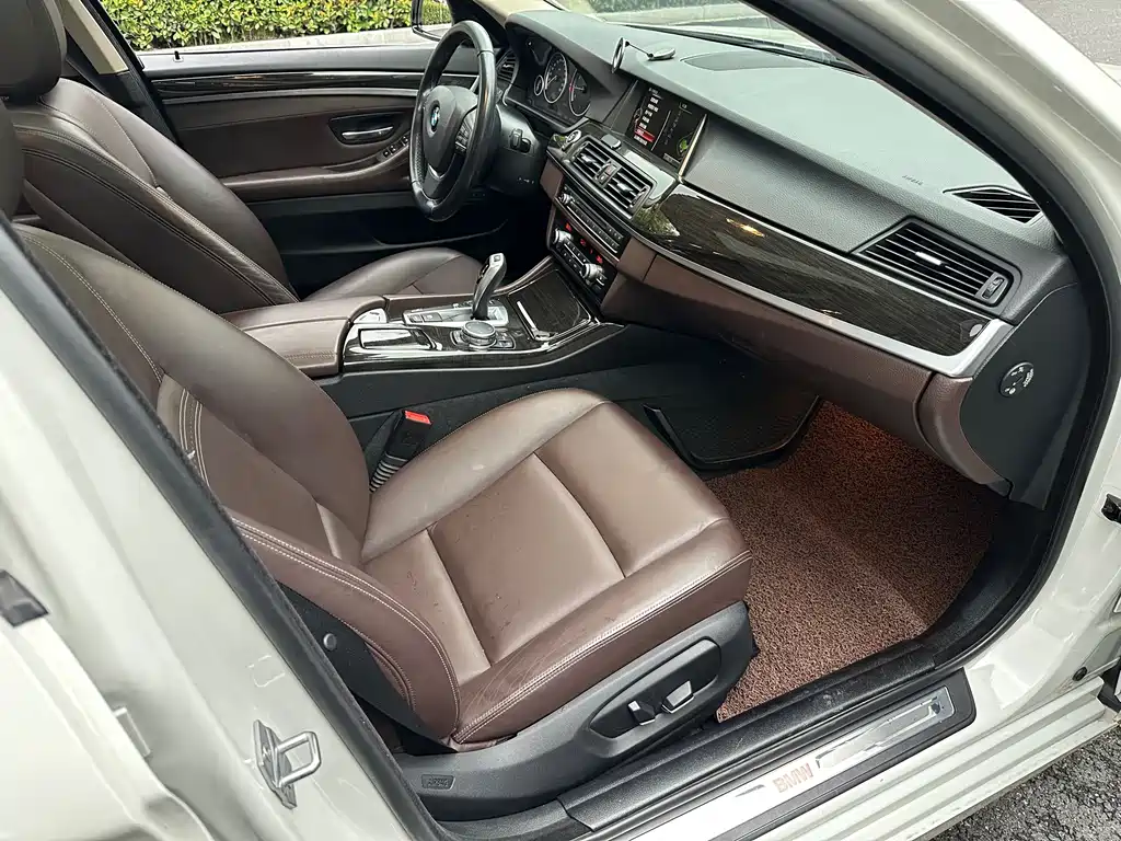 BMW 5 Series — миниатюра 18